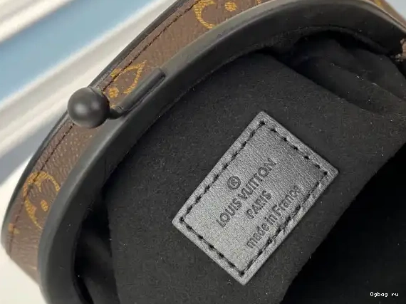 BC VUITTON BOURSICOT LOUIS 0513